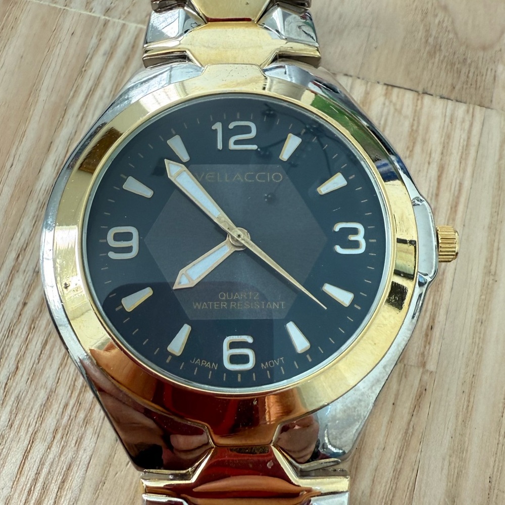 Vellaccio mens gold tone silver tone watch NEW BATTERY